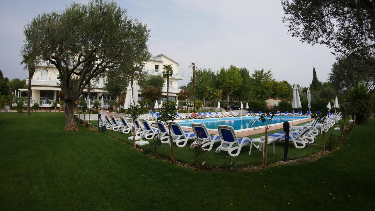 Front Lake Hotel Villa Paradiso Suite Moniga del Garda Extérieur photo