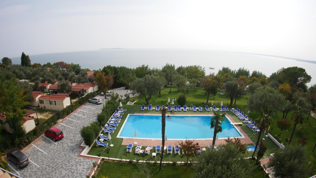 Front Lake Hotel Villa Paradiso Suite Moniga del Garda Extérieur photo